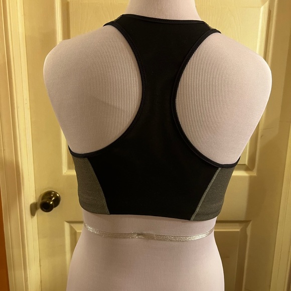 Nike cross trainer sports bra - Picture 2 of 3